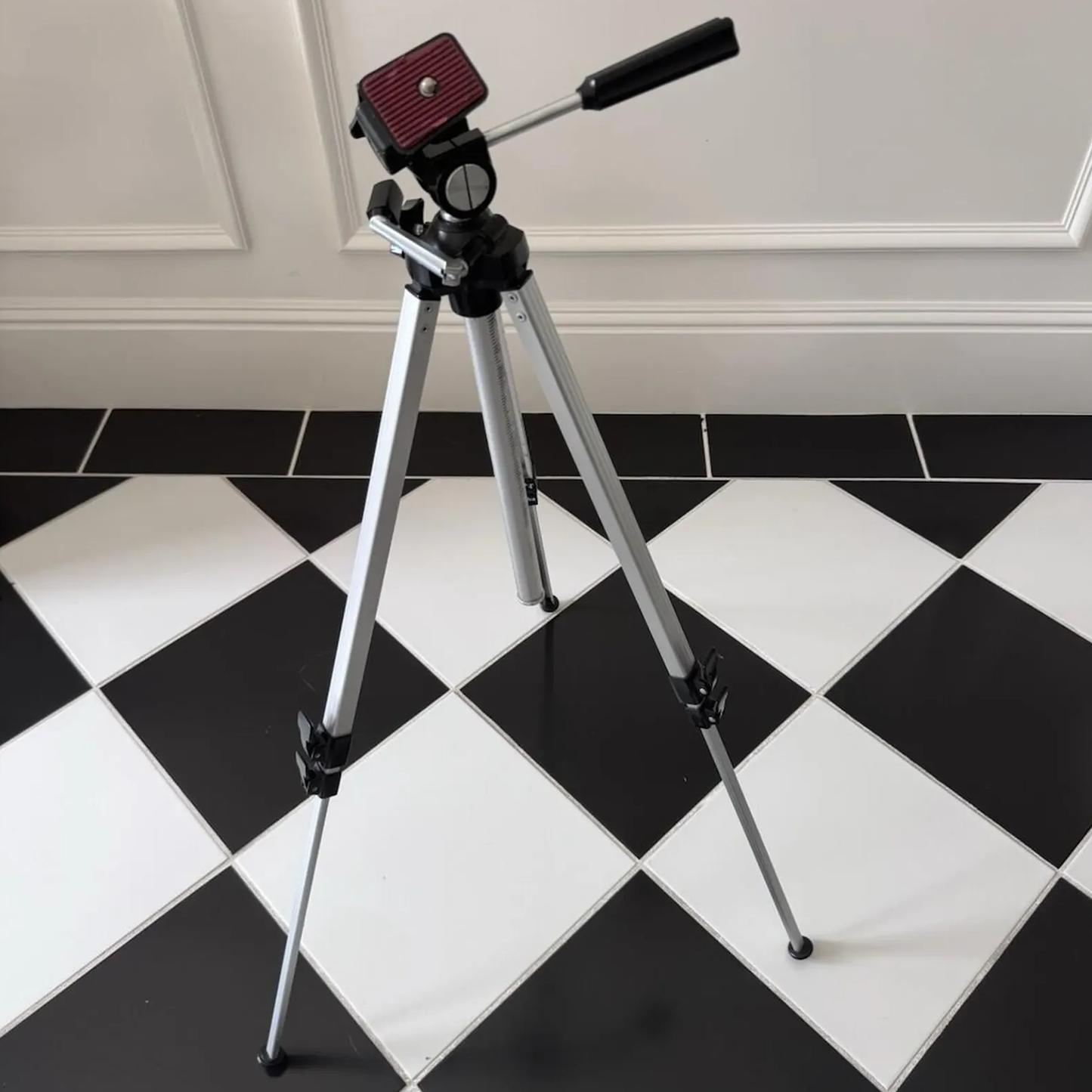 Multi-Angle Pan Tilt Camera Tripod, Telescopic Adjustable Three-Leg Shooting Support Bracket With Control Handle